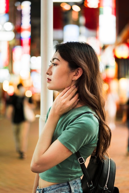 Kostenloses Foto vorderansicht des schönen mädchens in japan