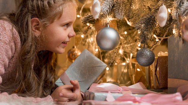 Kostenloses Foto vorderansicht des schönen weihnachtskonzepts