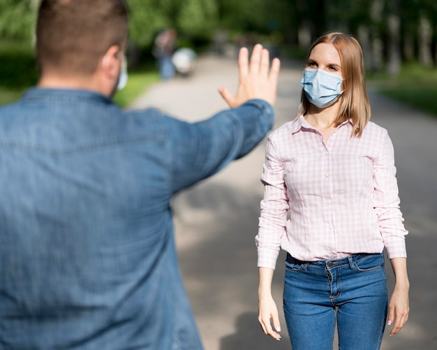 Vorderansicht des sozialen Distanzierungskonzepts