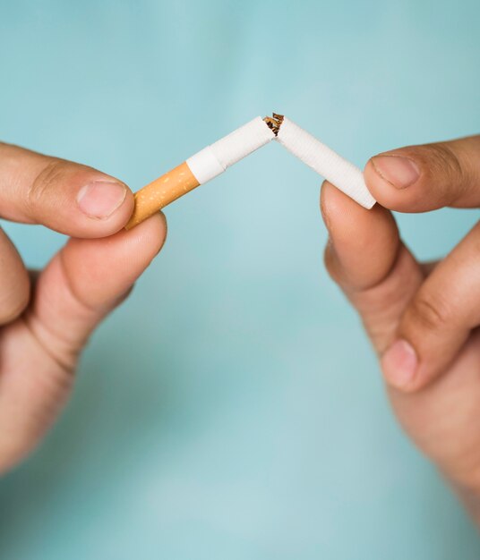 Vorderansicht des Zigarettengewohnheitskonzepts
