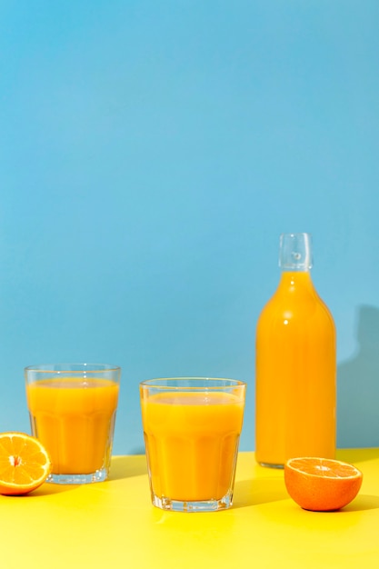 Vorderansicht frische orange Smoothies