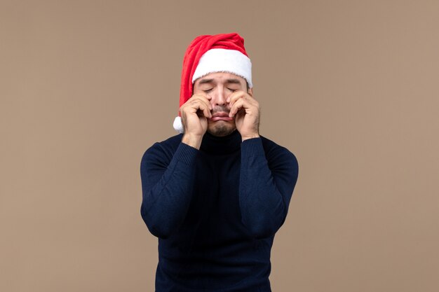 Vorderansicht junger Mann mit traurigem Ausdruck, Weihnachtsfeiertag