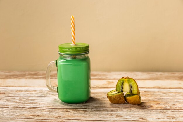 Vorderansicht Kiwi Smoothie