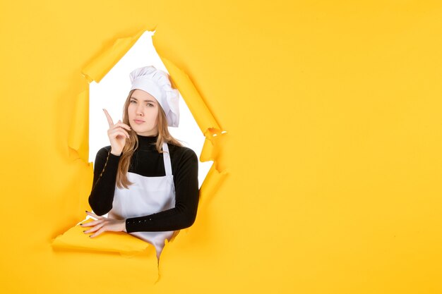 Vorderansicht Köchin auf gelbem Essen Emotion Küche Fotopapier Küche Job Farbe