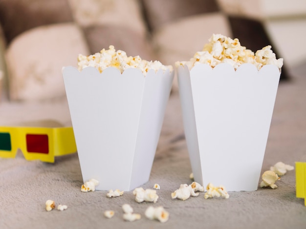 Vorderansicht köstliche Popcornboxen