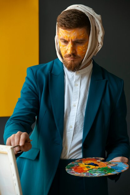 Vorderansicht-Mann erschafft
