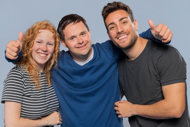 Vorderansicht Menschen, die Vielfalt beim Fotoshooting fördern