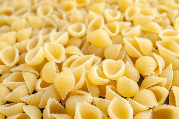 Vorderansicht rohe italienische Pasta auf grauem Hintergrund Farbe Pasta Italien Essen Fototeig viele