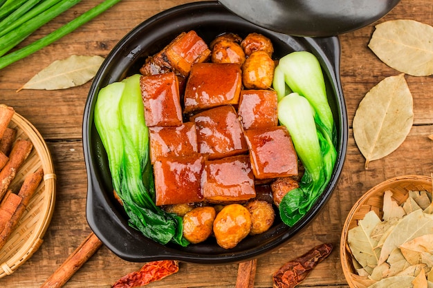 Wachteleier eintopf mit schweinebauch (chinesisches essen) Kostenlose Fotos