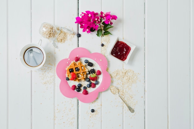 Kostenloses Foto waffel und beeren