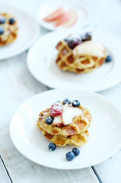 Waffeln mit Obst mit Obst