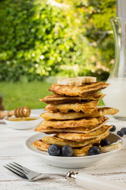 Waffelturm mit Blaubeeren