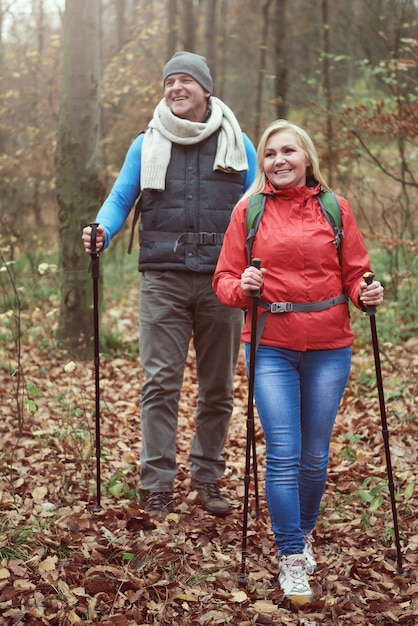 Kostenloses Foto wandern ist ihre große leidenschaft