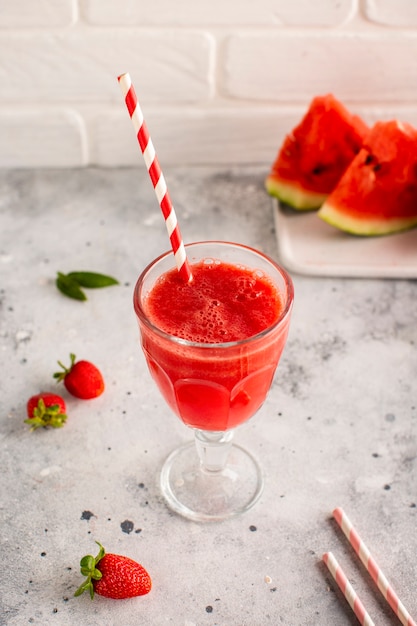 Wassermelonensaft des hohen Winkels im Glas