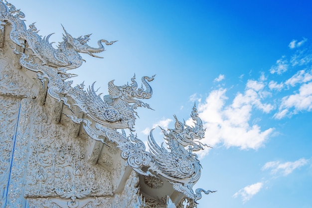 Wat rong khun tempel (weißer tempel) in chiang rai, thailand.