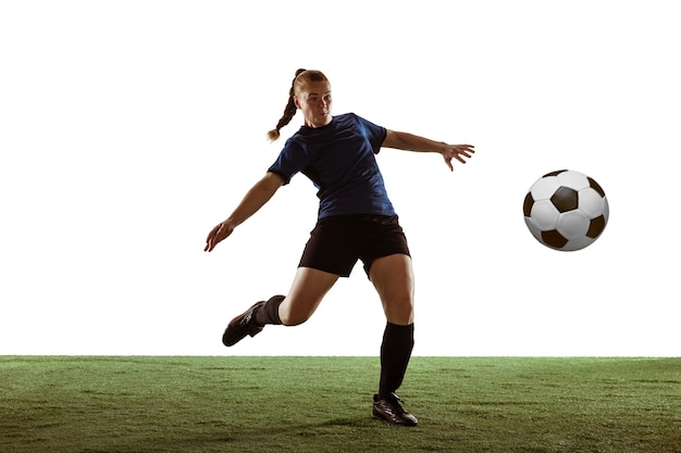 Weiblicher Fußball, Fußballspieler, der Ball tritt, Training in Aktion und Bewegung