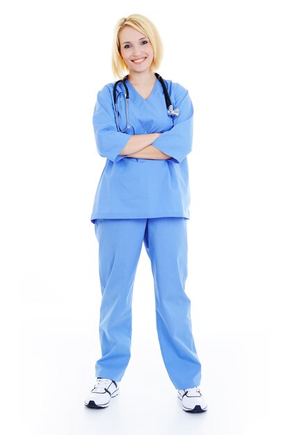 Weiblicher Krankenhausstudent voll stehend - weißer Hintergrund