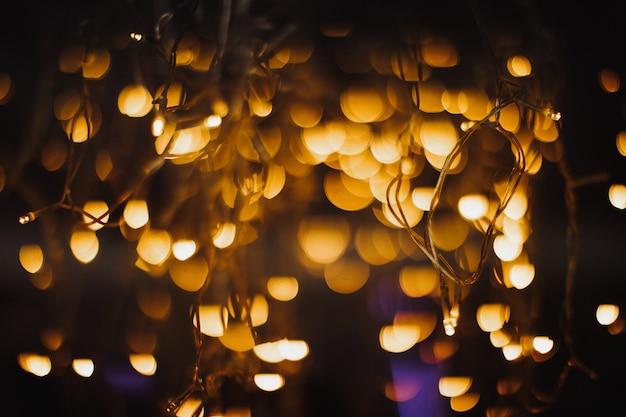 Weiche leuchtende gelbe Lichter