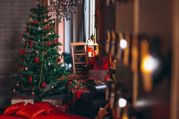 Weihnachten dekoriert nach Hause