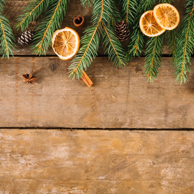 Weihnachts-Komposition mit Platz auf der Unterseite