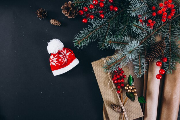 Weihnachtshintergrundplan auf schwarzem Hintergrund