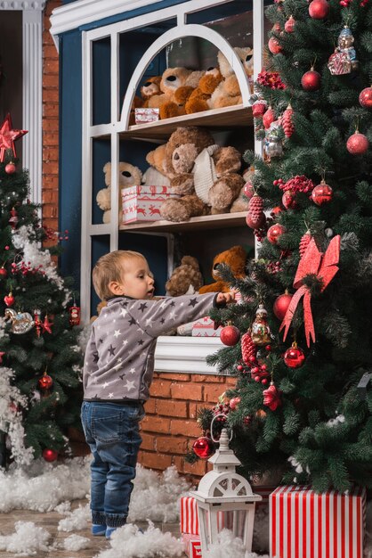 Kostenloses Foto weihnachtskonzept mit kleinkind