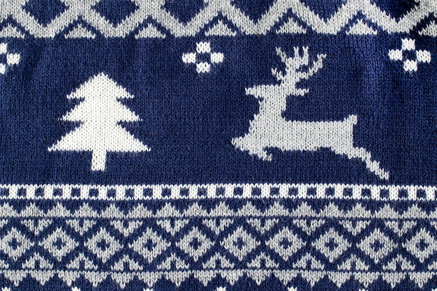 Weihnachtsstrickjacke mit draufsicht der blauen details