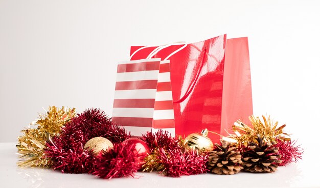 Weihnachtsszene mit Einkaufstüten