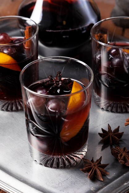 Weinprobengläser mit Orange