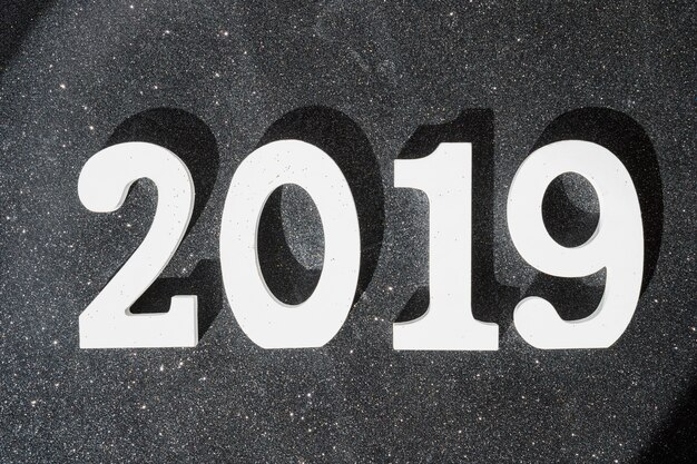 Weiße Aufschrift 2019 auf Tabelle