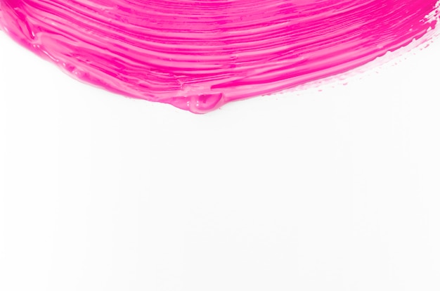 Weiße Leinwand mit rosa Pinselstrich