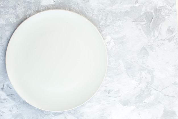 Weiße Platte der Draufsicht auf weißer Oberfläche Glasküche horizontale Lebensmittelmahlzeitküche