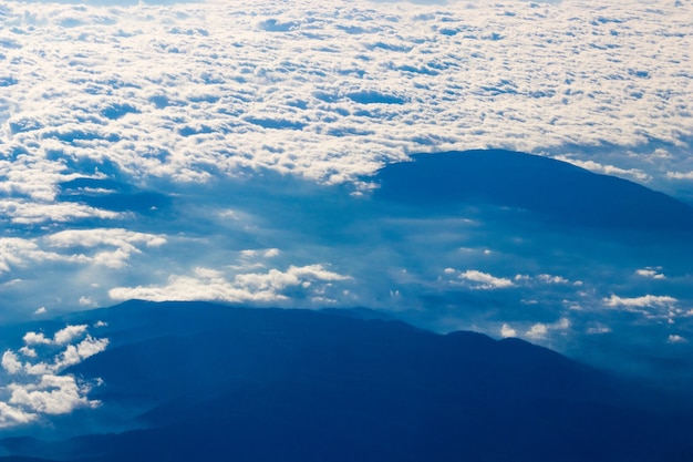 Weiße Wolken tagsüber