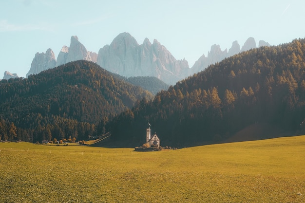 Kostenloses Foto weißer turm hosue