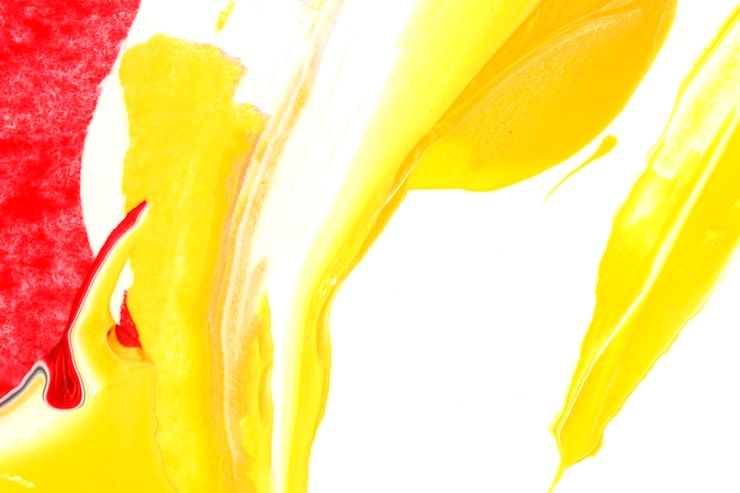 Kostenlose Foto weißer und gelber acrylfarbenbeschaffenheitshintergrund