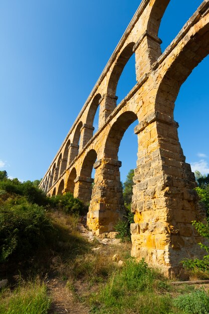 Weitwinkel Schuss von Aquädukt in Tarragona