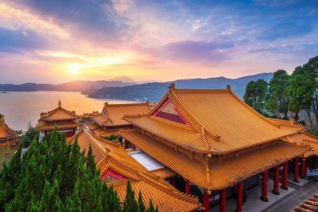 Wenwu Tempel und Sun Moon See bei Sonnenuntergang, Taiwan.