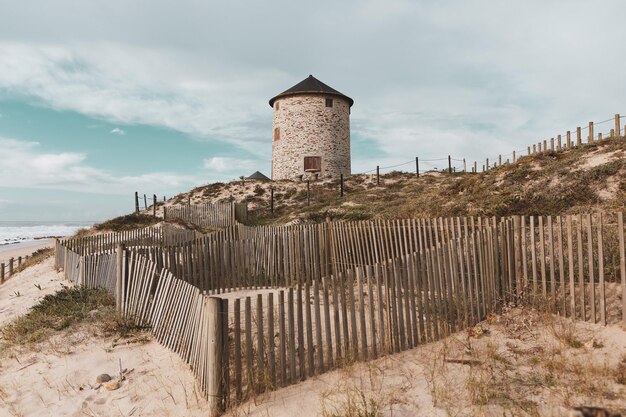 Windmühle am Strand von Apulien