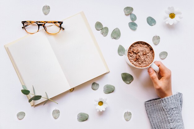 Winter-Konzept mit Buch