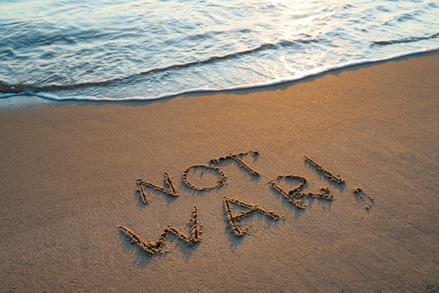 Wörter im Sand schreiben