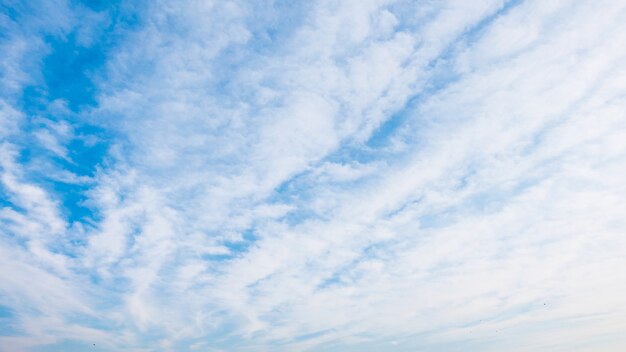 Wolke am blauen Himmel