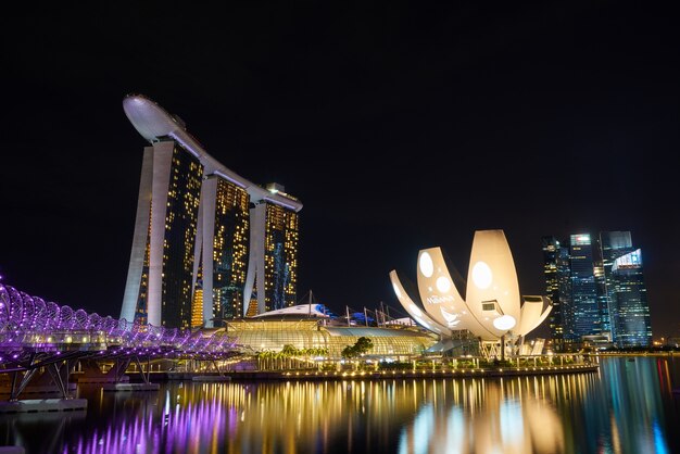 Wolkenkratzer wunderbare Stadt Singapur Langzeitbelichtung