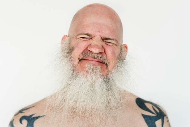 Kostenloses Foto worldface-lächelnder amerikanischer mann in einem weißen hintergrund