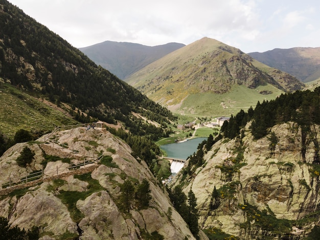 Kostenloses Foto wunderschöne berglandschaft