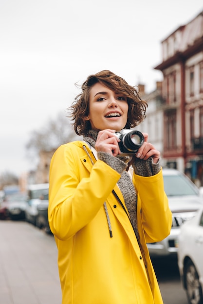 Wunderschöne junge Fotografin