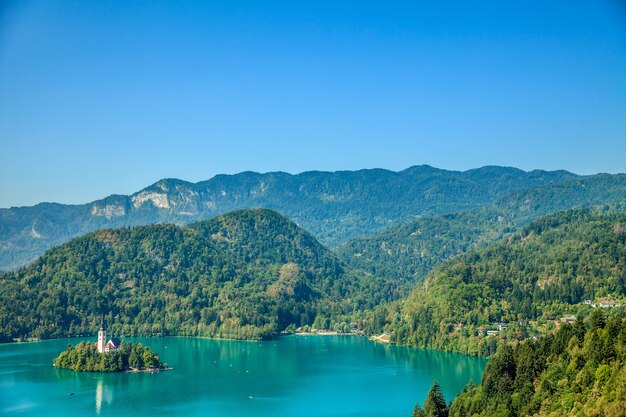 Wunderschöne Landschaft und eine wunderschöne Insel