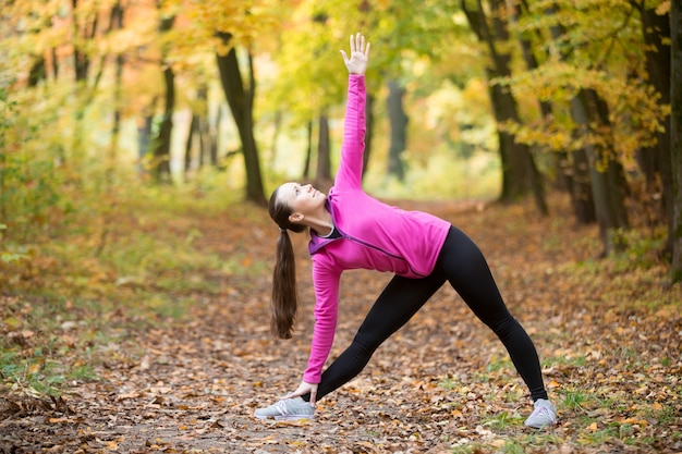 Yoga im Freien: Utthita Trikonasana Pose