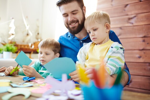 Zahlen in der Familie schneiden