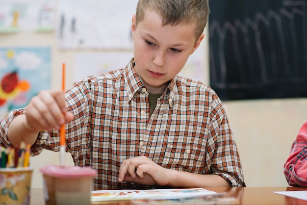 Zeichnung Schüler im Unterricht