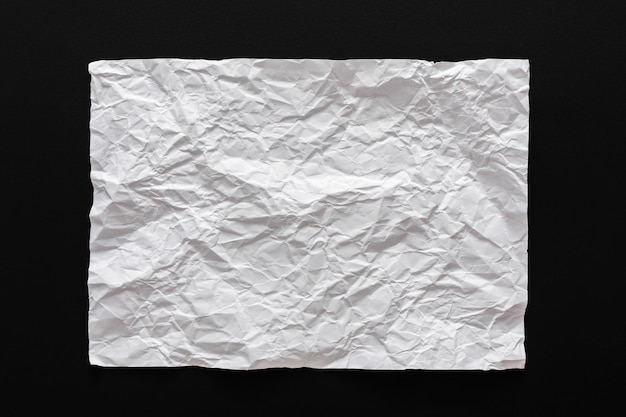 Zerknitterte weiße papierstruktur, papierhintergrund für design mit kopienraum für text, draufsicht, kopienraum